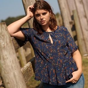 stanza ruffle hem top